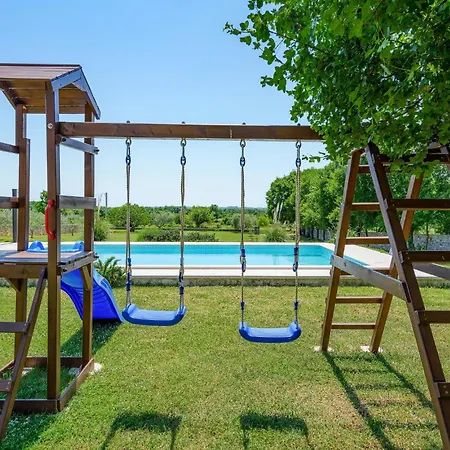 In With Outdoor Swimming Pool * Cukrici