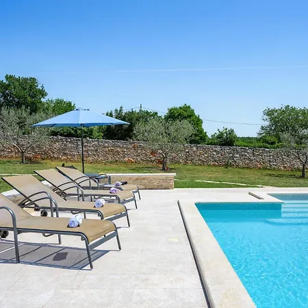 In With Outdoor Swimming Pool Holiday home