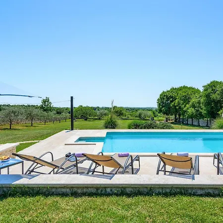 In With Outdoor Swimming Pool Casa vacanze