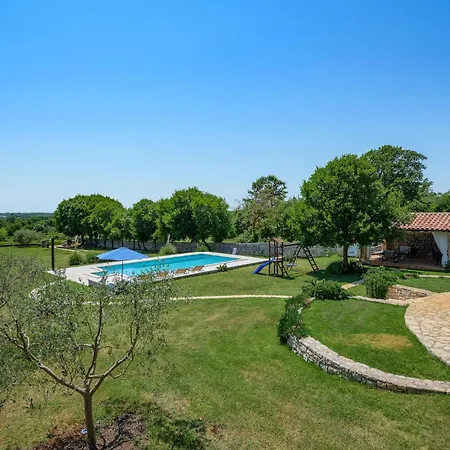 In With Outdoor Swimming Pool Holiday home *