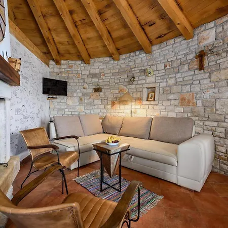 Holiday home In With Outdoor Swimming Pool Cukrici